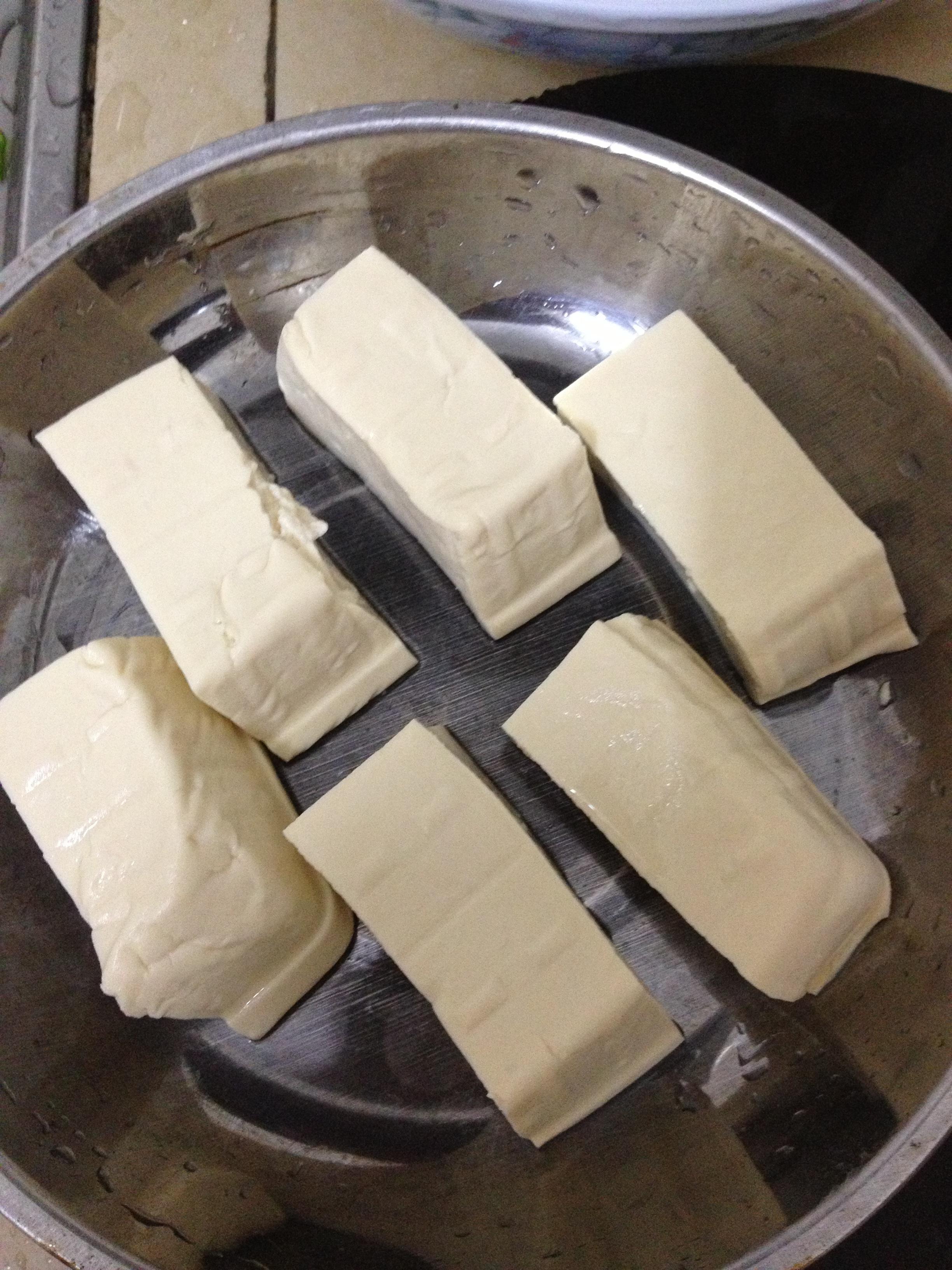 豆腐煎燜五花肉的做法 步骤1