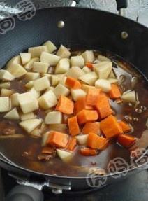 土豆燒牛肉的做法 步骤4