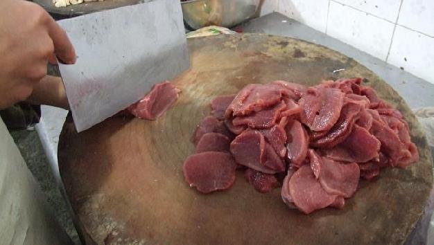 火鍋店嫩牛肉製作方法的做法 步骤2