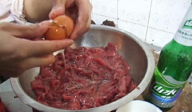 火鍋店嫩牛肉製作方法的做法 步骤5