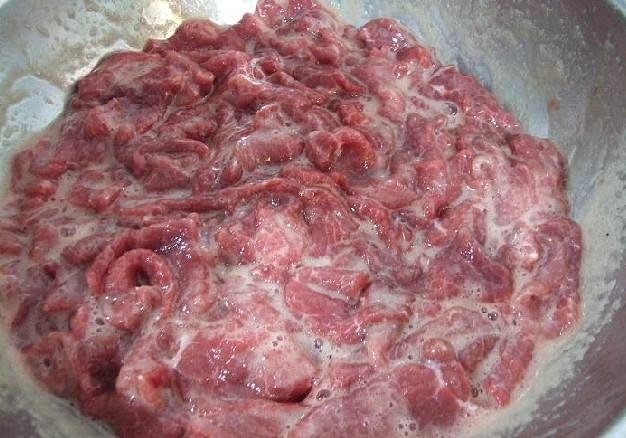 火鍋店嫩牛肉製作方法的做法 步骤7