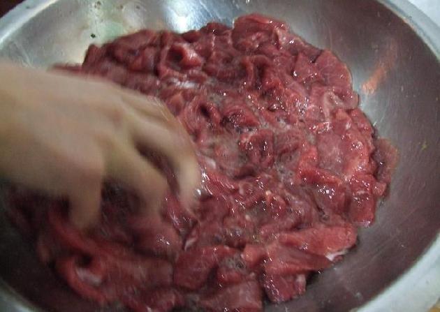 火鍋店嫩牛肉製作方法的做法 步骤6