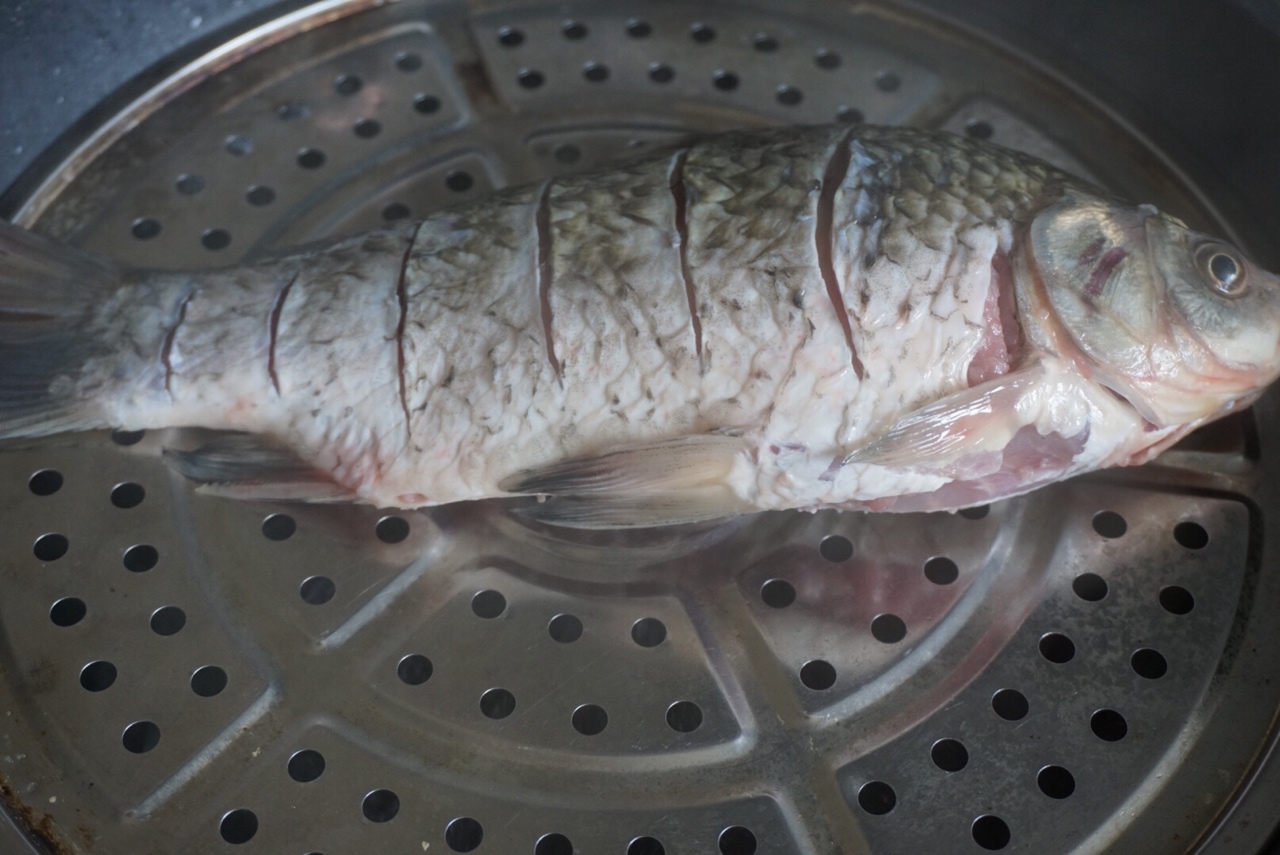 清蒸鯽魚灌肉-附切紅椒絲步驟的做法 步骤10