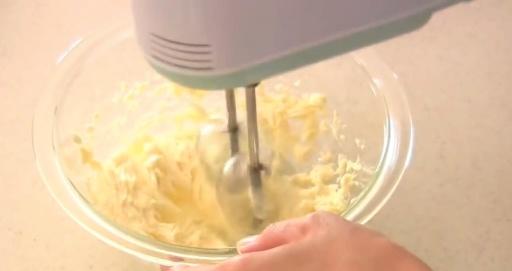Nutella漩渦奶油乳酪磅蛋糕的做法 步骤4