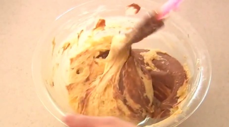 Nutella漩渦奶油乳酪磅蛋糕的做法 步骤13
