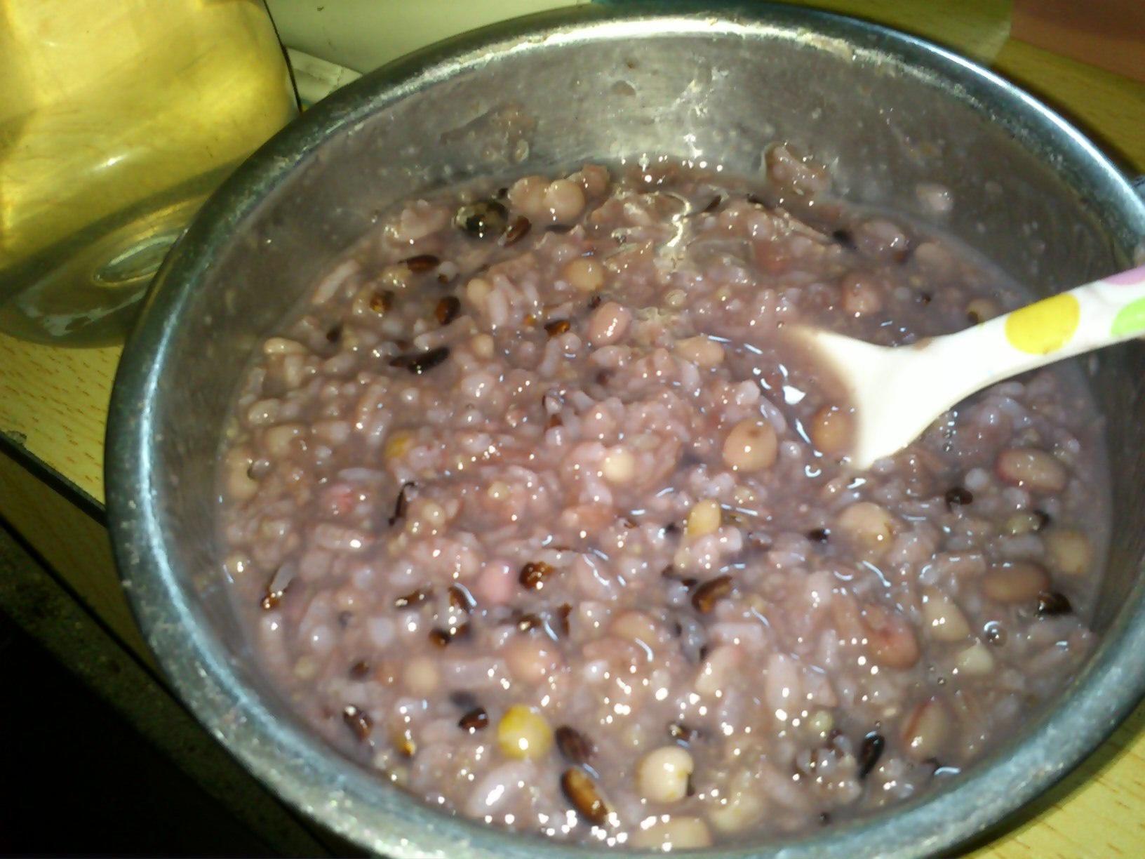 紅豆小米薏米黑米粥的做法 步骤3