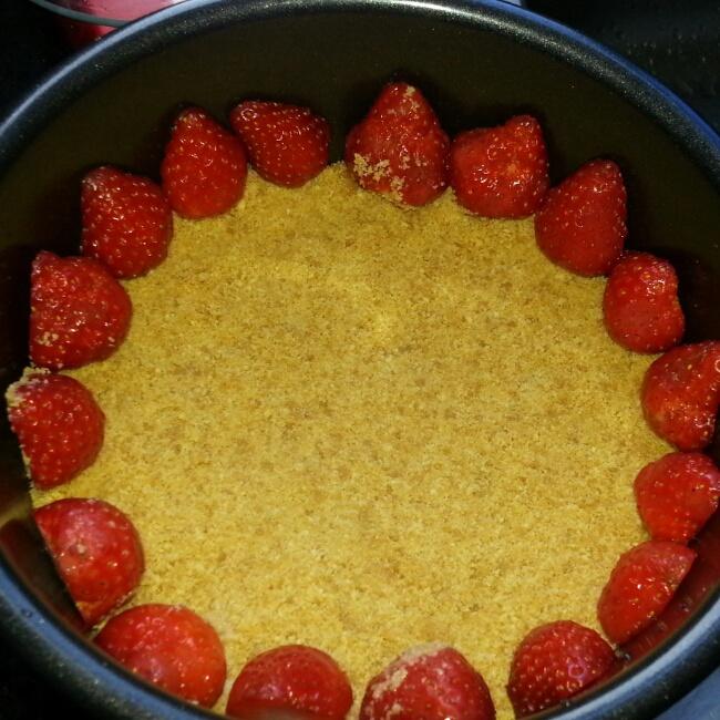草莓芒果慕斯蛋糕的做法 步骤3