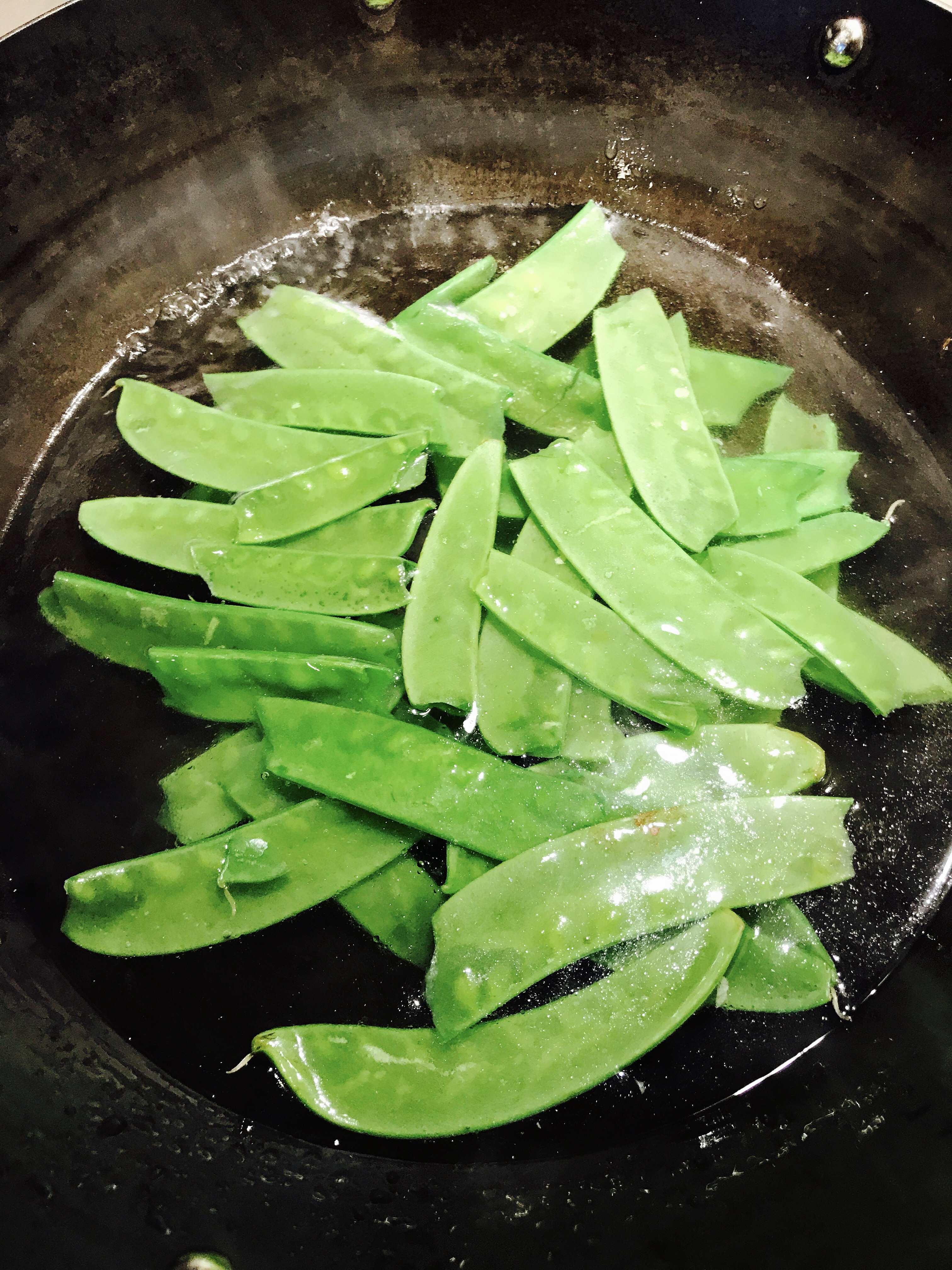 蒜香荷蘭豆的做法 步骤1