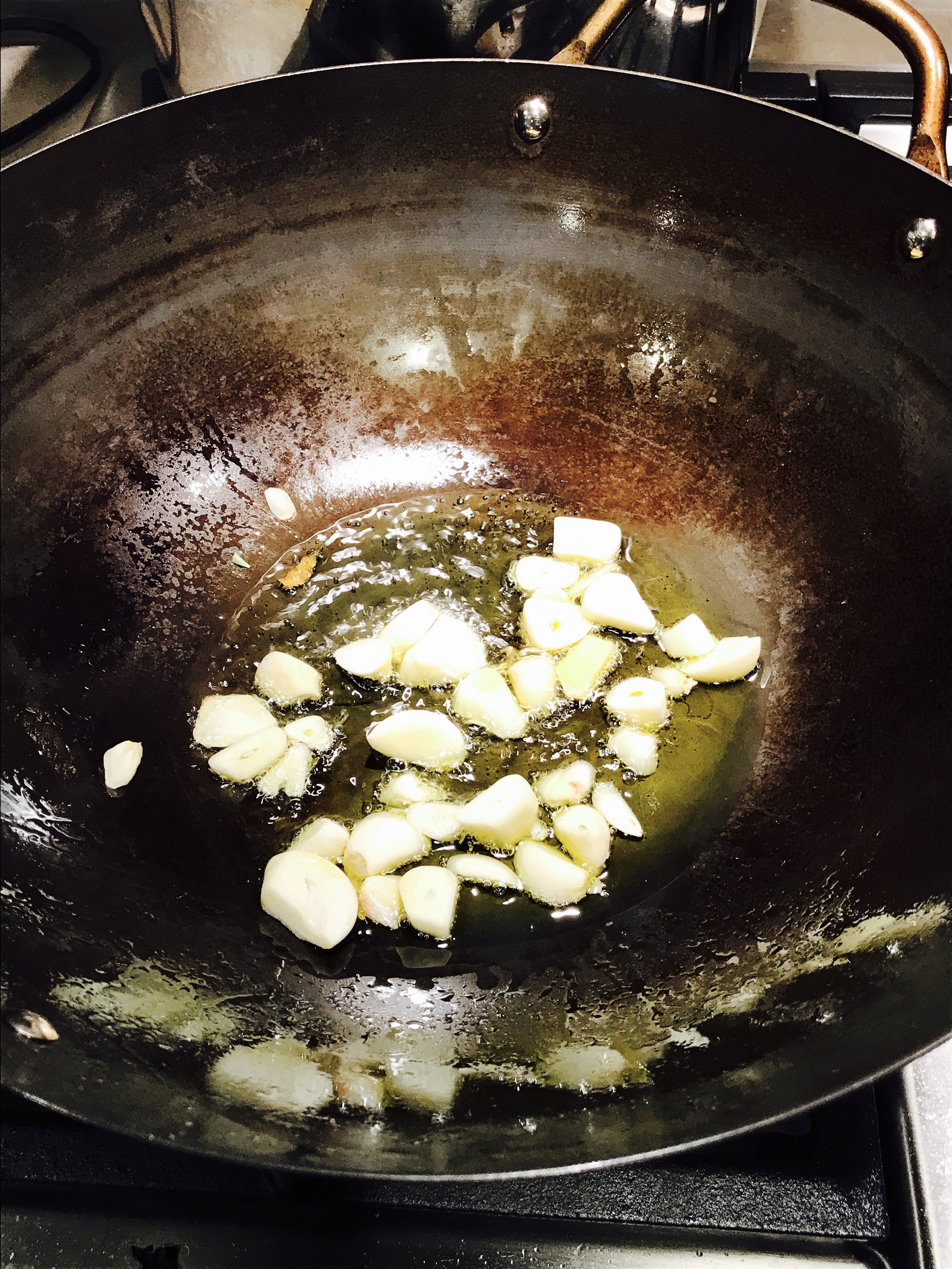 蒜香荷蘭豆的做法 步骤2