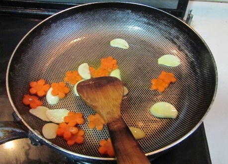 蘑菇荷蘭豆的做法 步骤6