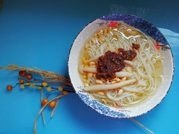 暑天吃得下的清爽高湯麪，補充下營養！黃豆玉菇高湯麪·圓滿素食的做法 步骤9