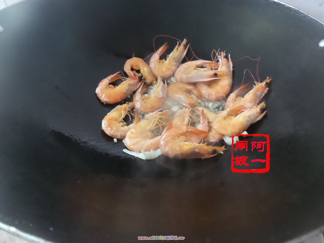 老乾媽油燜對蝦的做法 步骤3