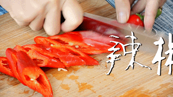 【小森媽媽菜譜】粵式爆炒小龍蝦的做法 步骤2