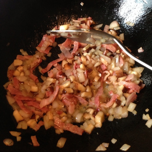 培根菌菇焗飯的做法 步骤2