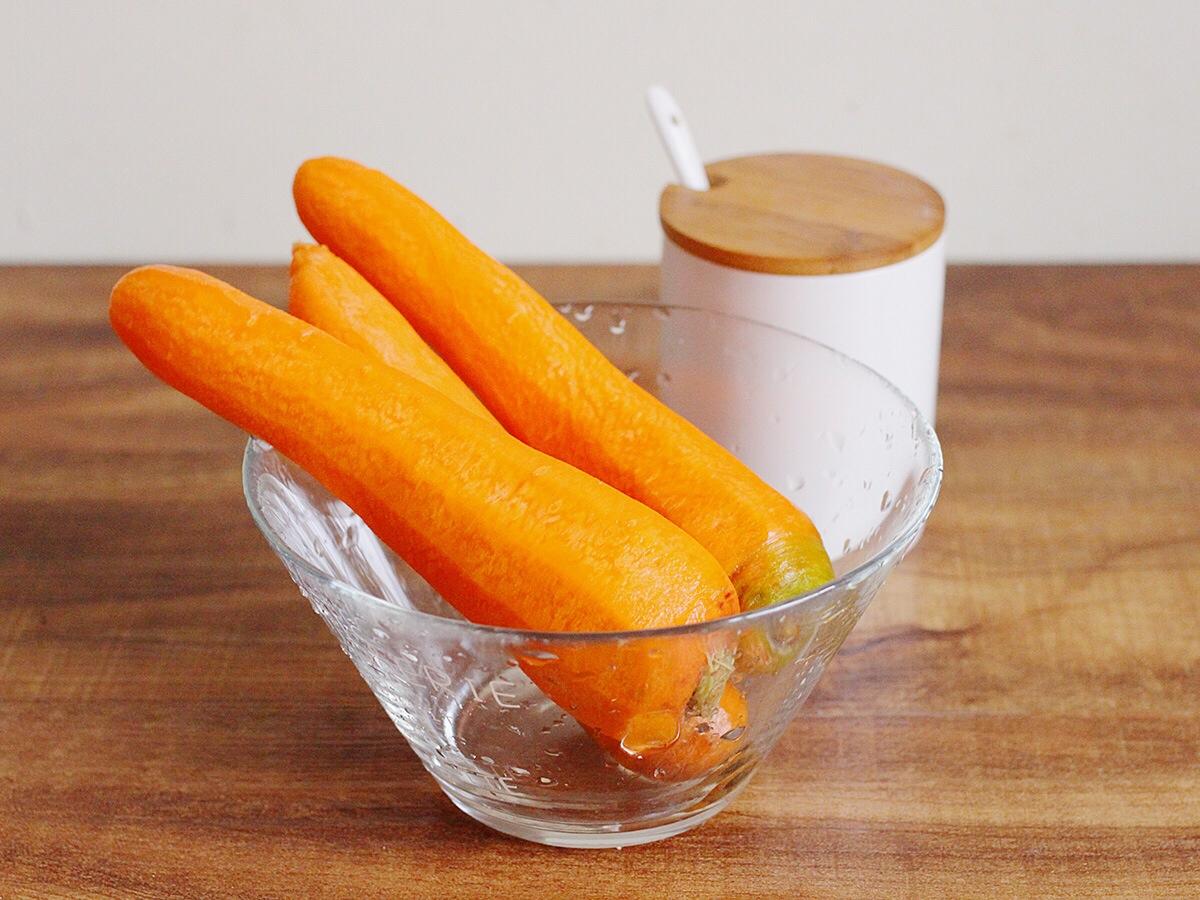 清淡爽口的涼拌胡蘿蔔的做法 步骤1