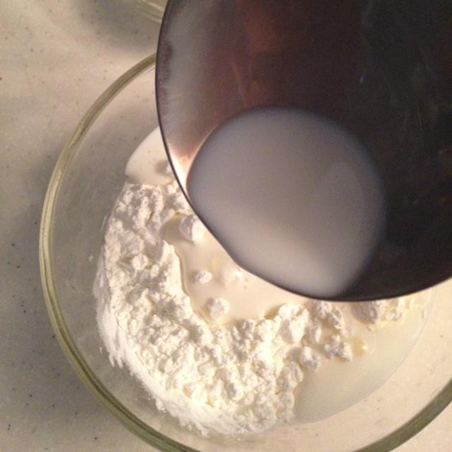 椰蓉牛奶小方的做法 步骤2