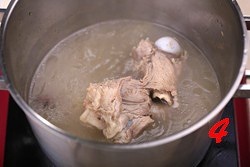 酸菜大骨頭湯的做法 步骤4