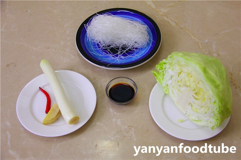 捲心菜炒粉絲 Glass noodles with Cabbage的做法 步骤1