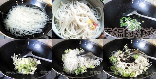 香菇醬炒米線的做法 步骤2
