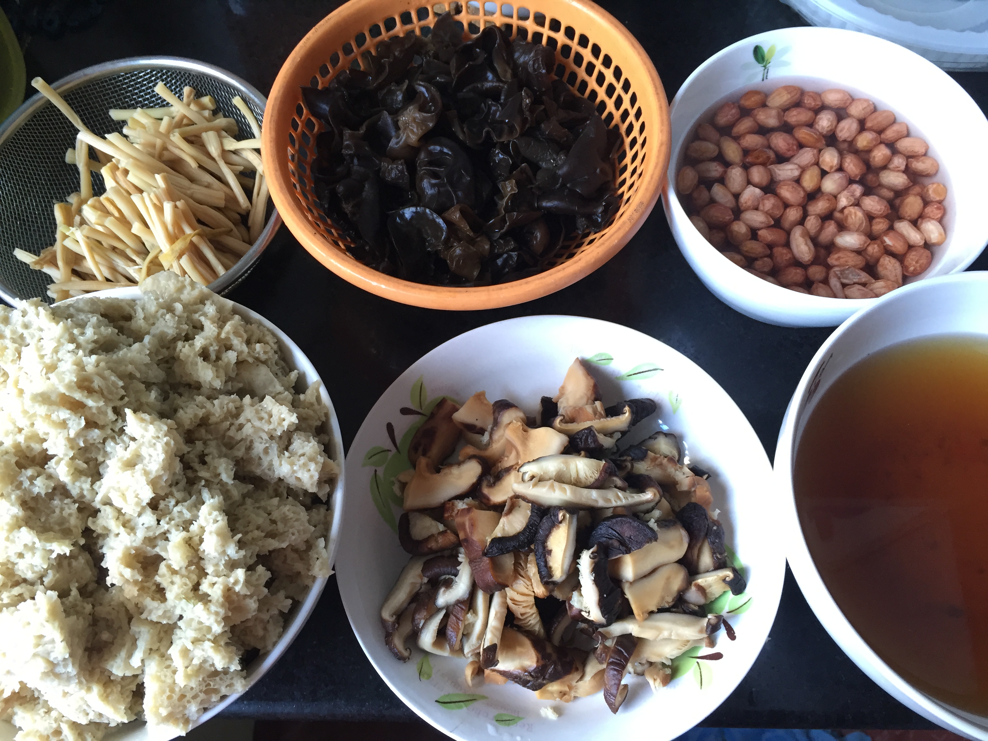 上海本幫傳統年菜——四喜烤麩的做法 步骤1