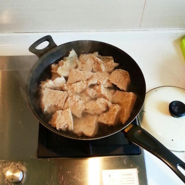 超級好吃的手撕烤麩(上海家常菜）的做法 步骤1