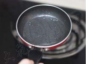 香辣榨菜蛋烘糕的做法 步骤6