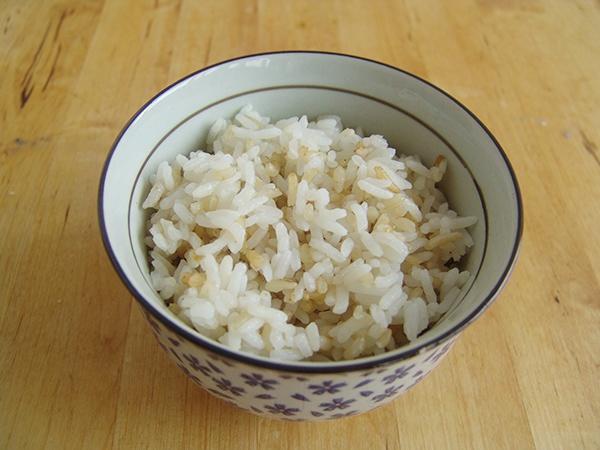 海苔納豆配糙米飯的做法 步骤1