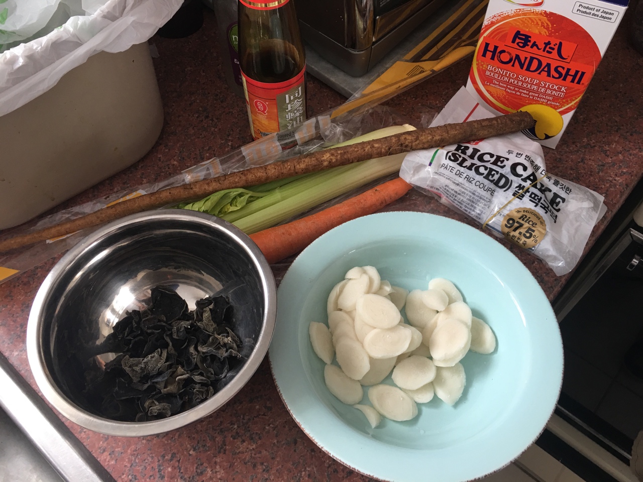 芹菜 瘦肉 木耳 牛蒡 雜菜炒年糕的做法 步骤1