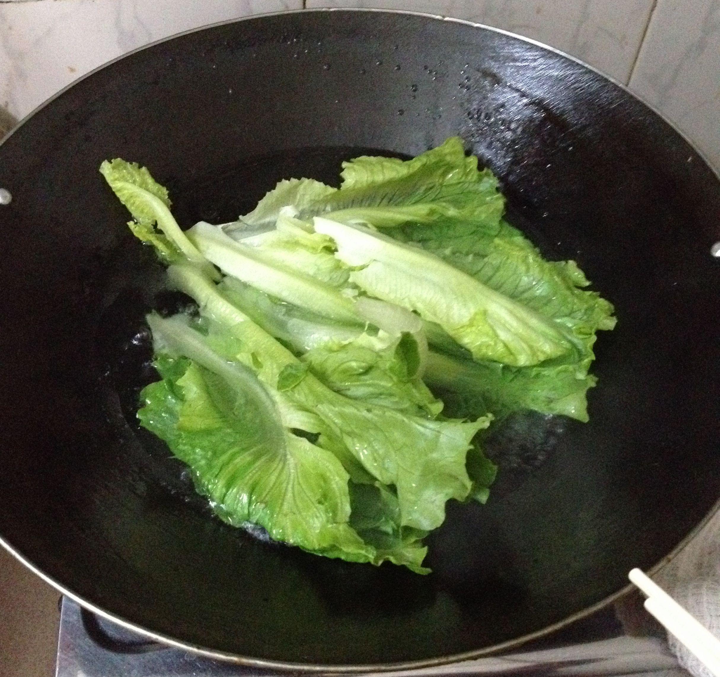 燙生菜的做法 步骤2