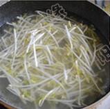 蟹味菇拌豆芽的做法 步骤2