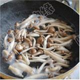 蟹味菇拌豆芽的做法 步骤1