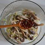 蟹味菇拌豆芽的做法 步骤4