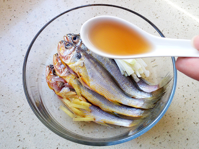 香煎黃花魚的做法 步骤4