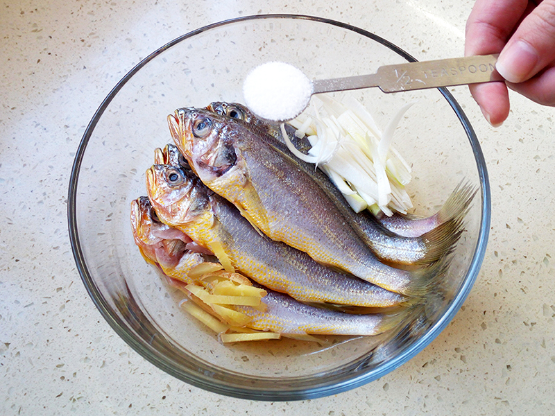 香煎黃花魚的做法 步骤5