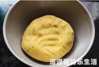 苦苣香菇玉米麪貼餅子的做法 步骤5