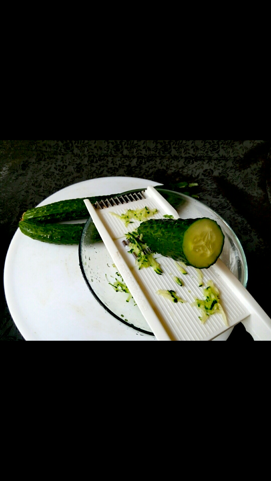 黃瓜清熱.解渴豆漿(九陽豆漿機版)的做法 步骤1