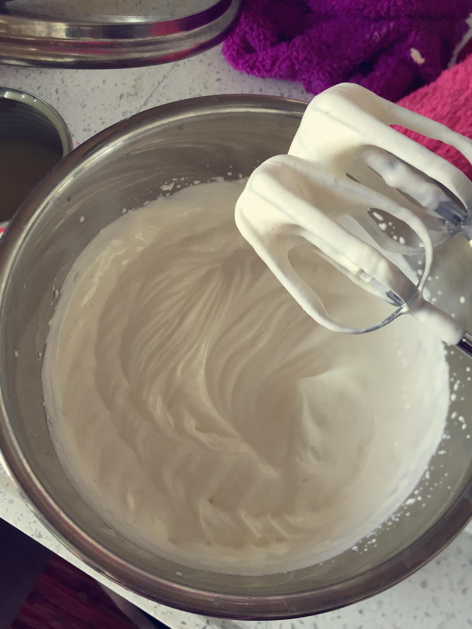 多餘打發奶油的用法：香脆芝麻餅乾的做法 步骤1