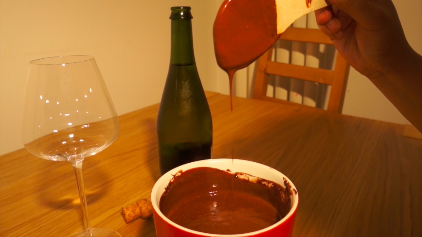 下酒菜：草莓巧克力鍋的做法 步骤1