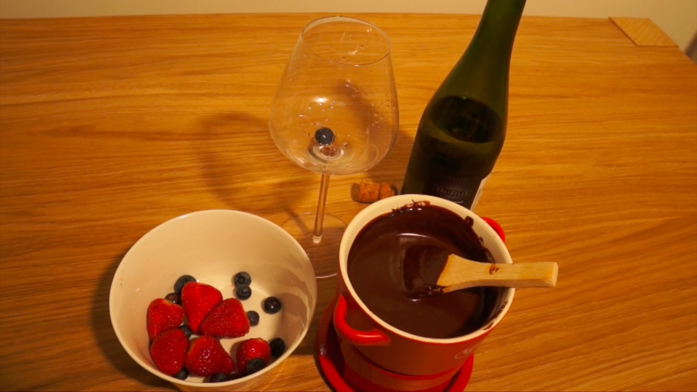 下酒菜：草莓巧克力鍋的做法 步骤5
