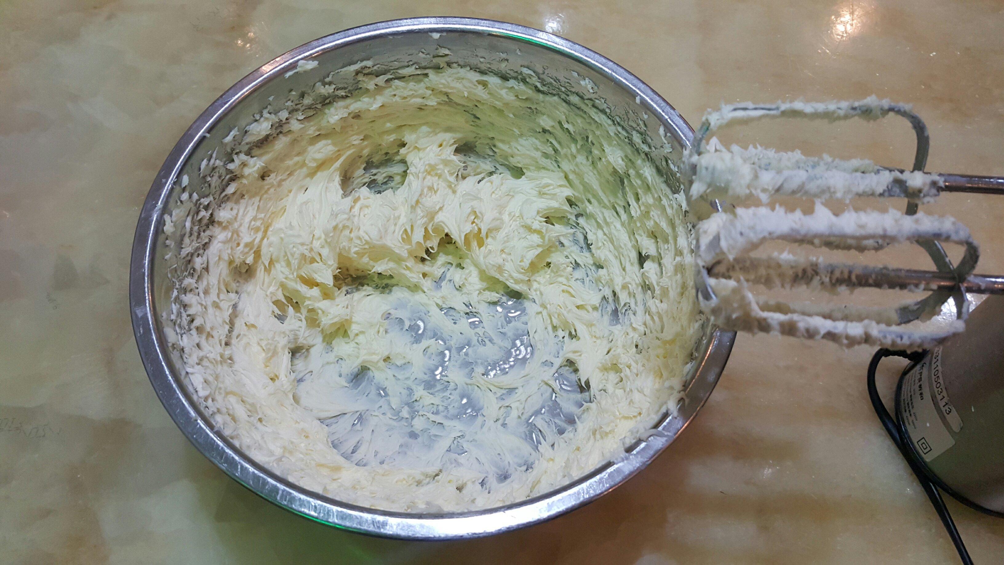 韓式裱花豆沙奶油霜的做法 步骤1