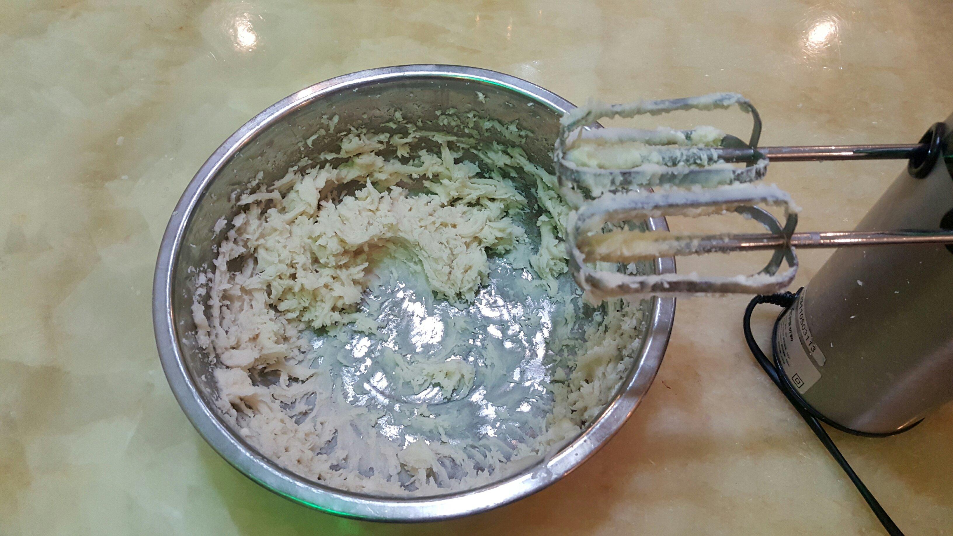 韓式裱花豆沙奶油霜的做法 步骤2