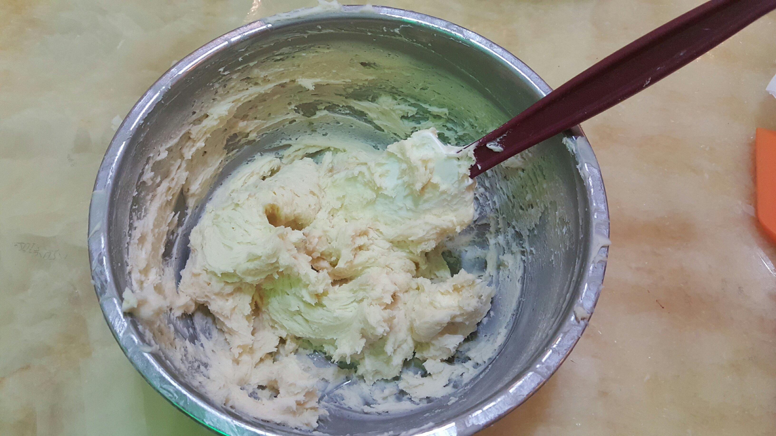韓式裱花豆沙奶油霜的做法 步骤4