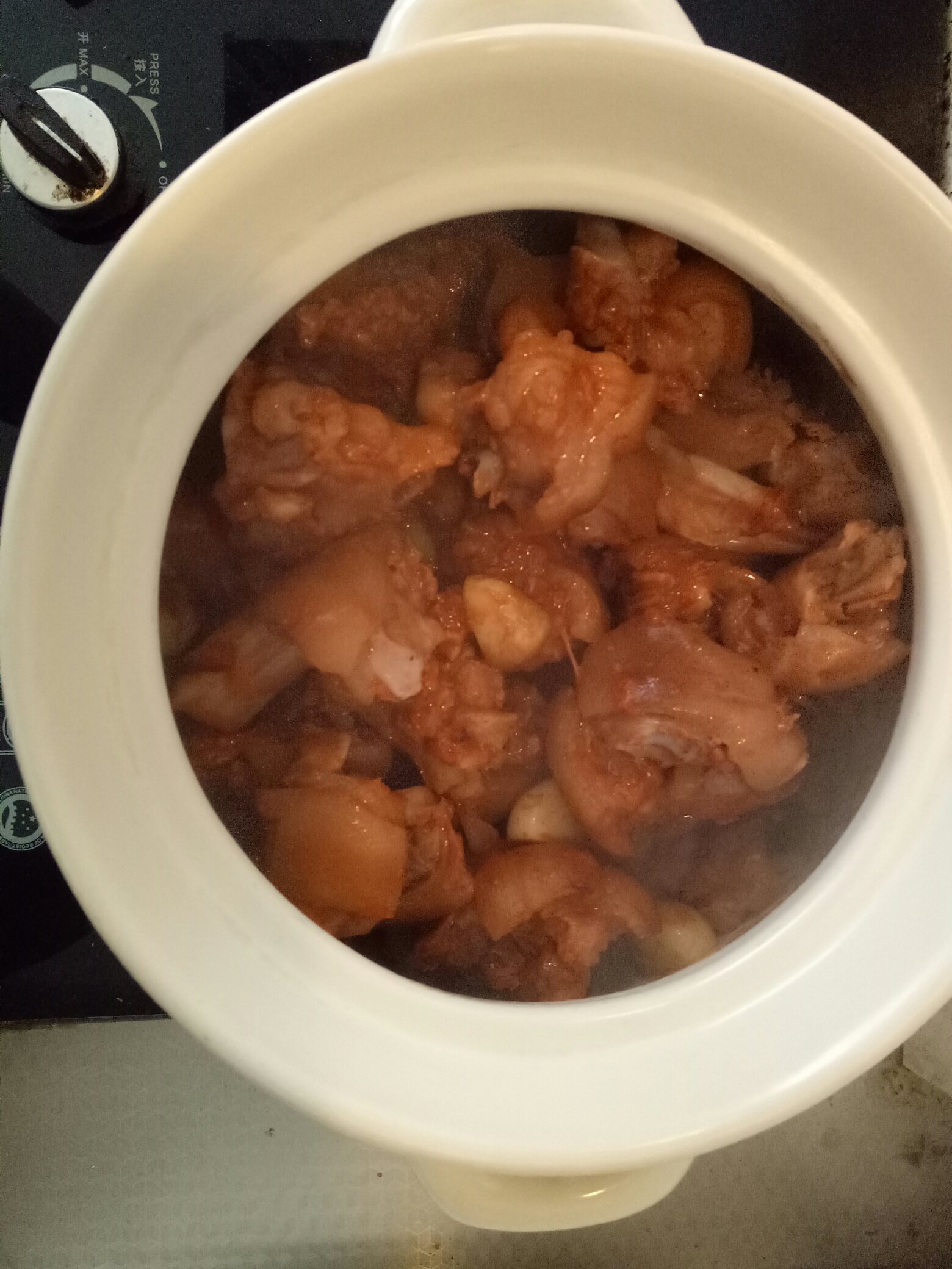 砂鍋腐乳燉豬蹄的做法 步骤6