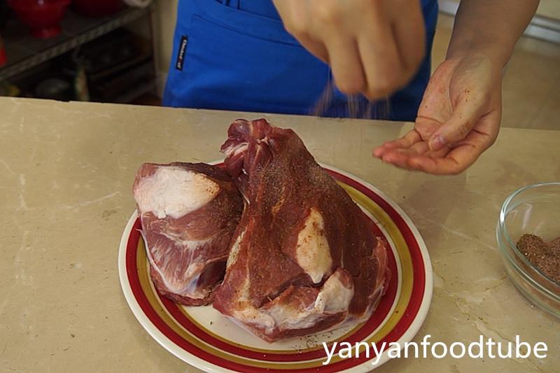 香烤豬骨 Pork Shoulder的做法 步骤4