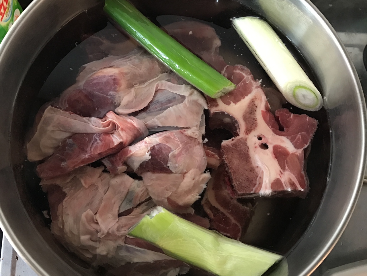 超簡單超好吃家庭必備滷牛肉滷牛骨滷牛腱的做法 步骤1