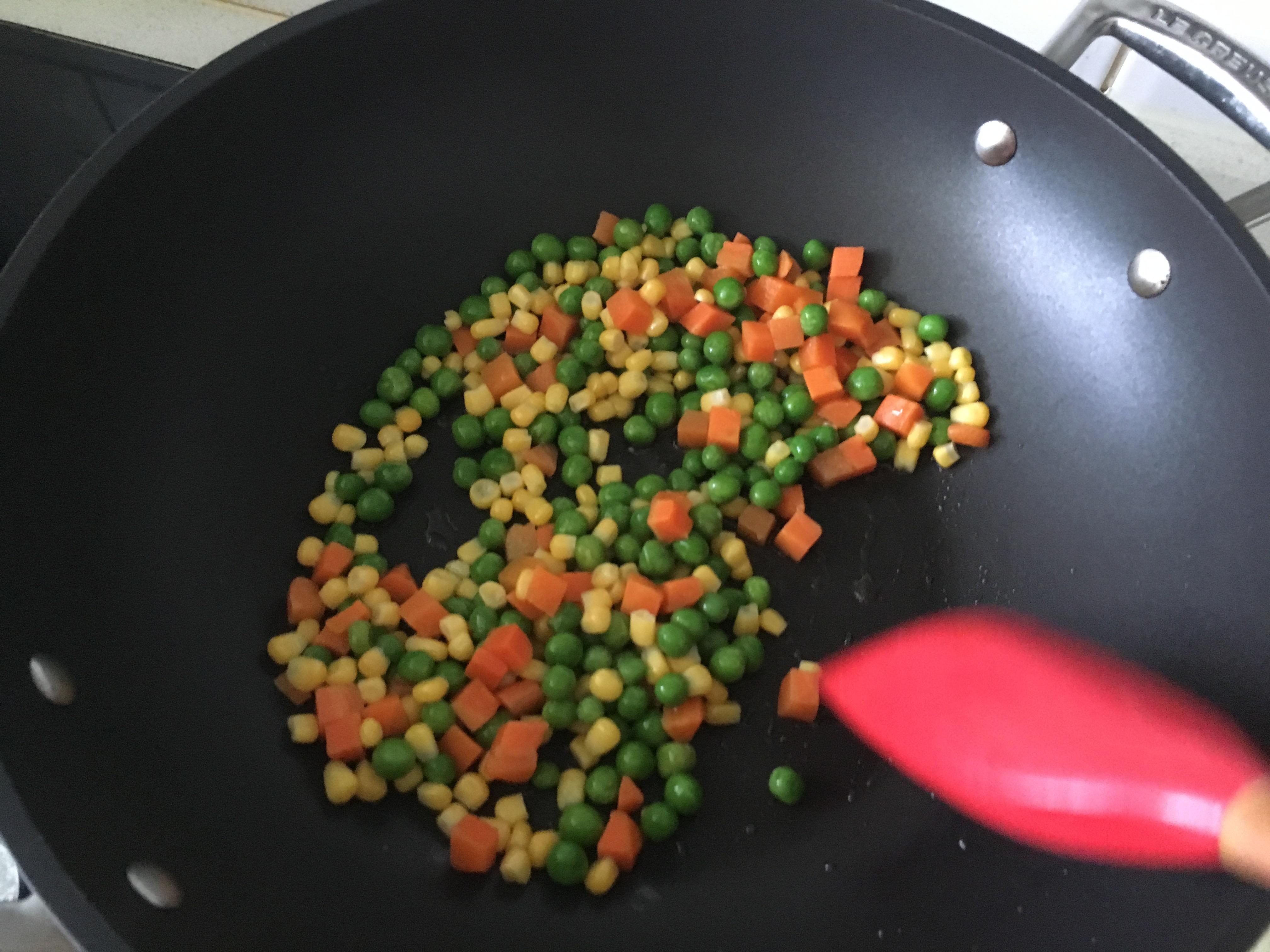 黑椒茄汁雜蔬炒鷹嘴豆的做法 步骤3