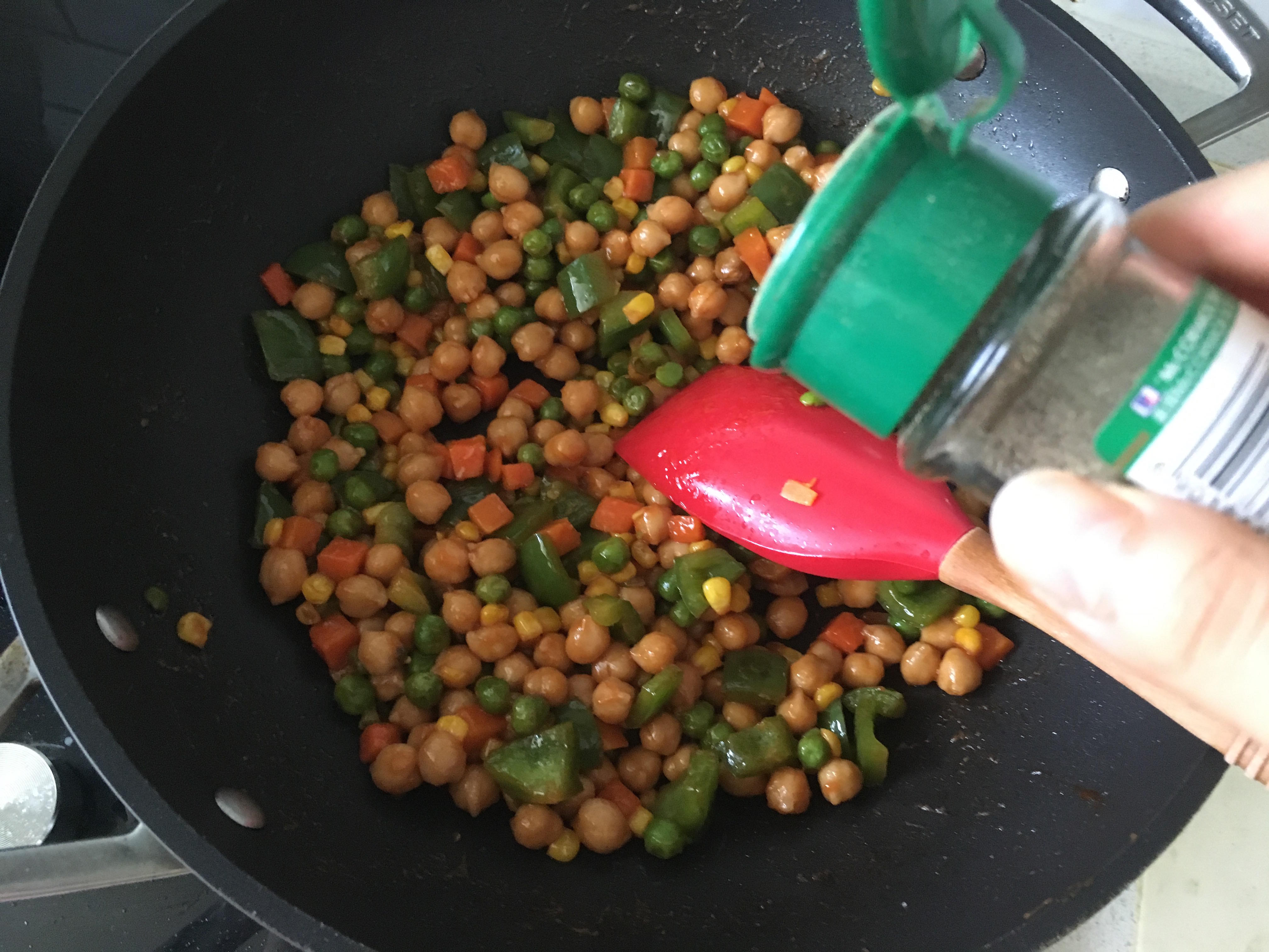 黑椒茄汁雜蔬炒鷹嘴豆的做法 步骤7