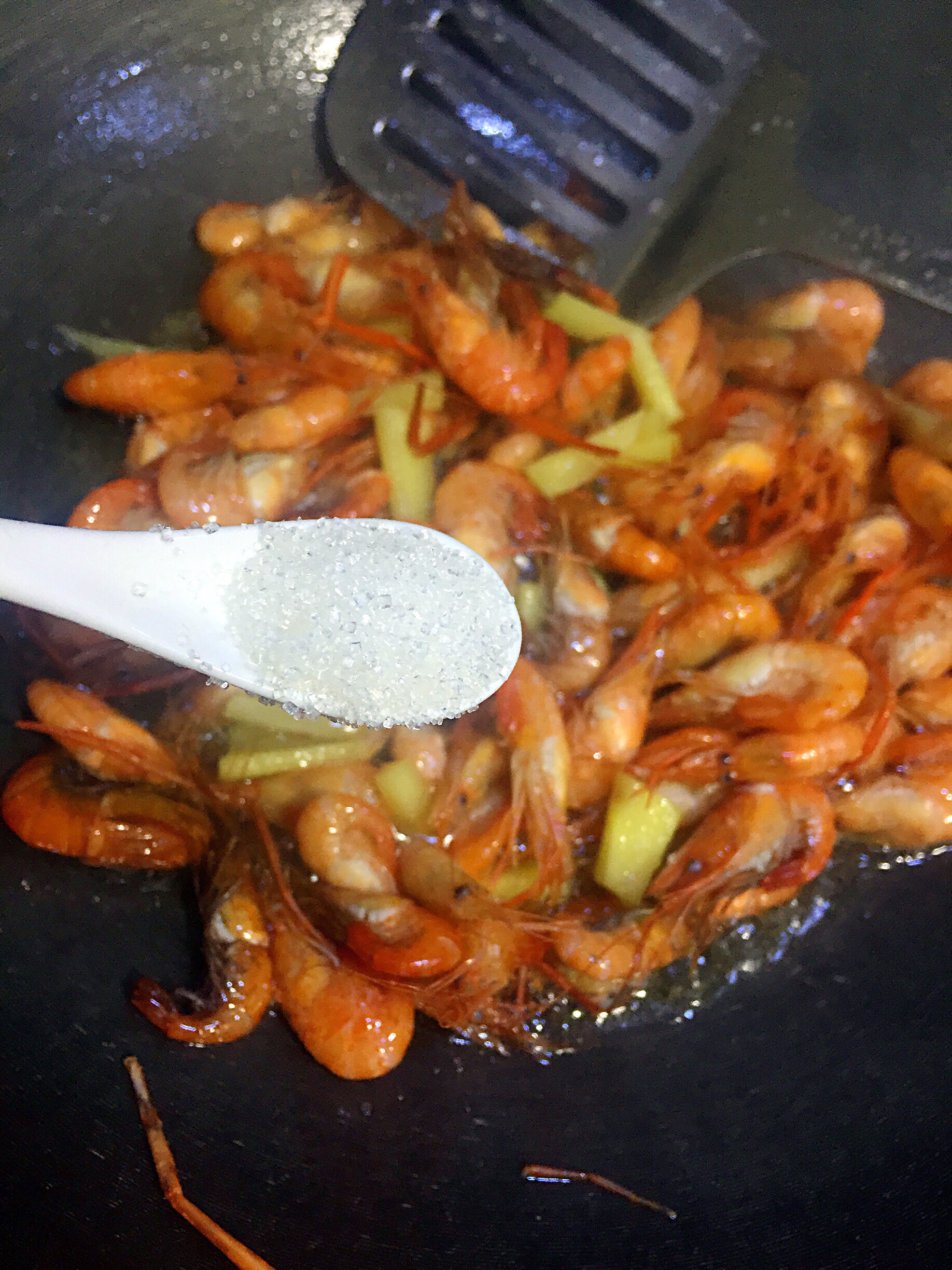 韭菜炒河蝦的做法 步骤4