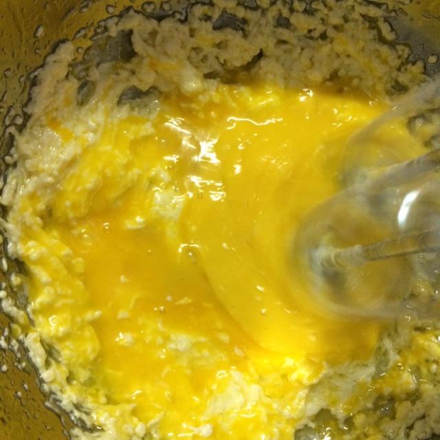 奶油乳酪戚風蛋糕的做法 步骤10