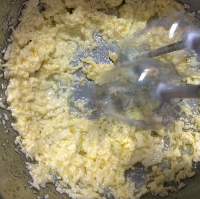 奶油乳酪戚風蛋糕的做法 步骤9